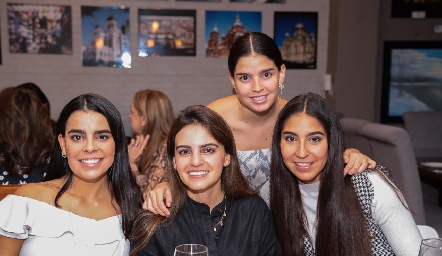  Marily, Adriana, Pepi y María Paula Tobías.