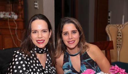  Daniela Camacho y Tania Elías.