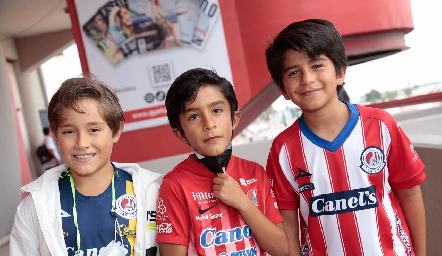  Carlos Mier, Mauricio Castillo y Rodrigo Castillo.