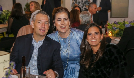  Héctor Galán, Cristina Galán y Daniela Rivero.