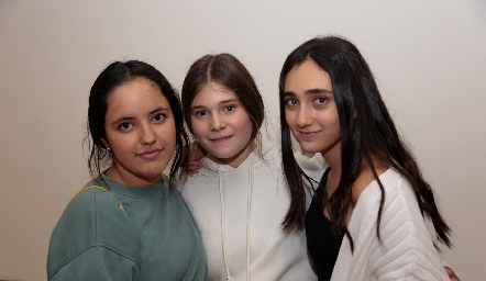  Fátima Ruiz, Paula Díaz y Sofía Flores.