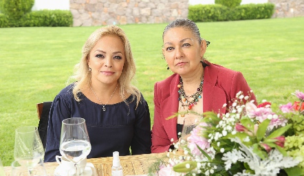  Paola Méndez y Lorena Borjas.
