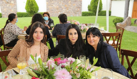  Alejandra Díaz, Yoss Maldonado y Nayeli Rodríguez.