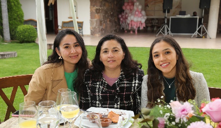  Gabriela Ramírez, Lupita Gonzáles y Daniela Ramírez.