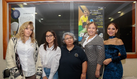  Maribel Pérez, Pamela Vega, Carmen Arvilla, Mary Carmen Martínez y Dana Lecuona.