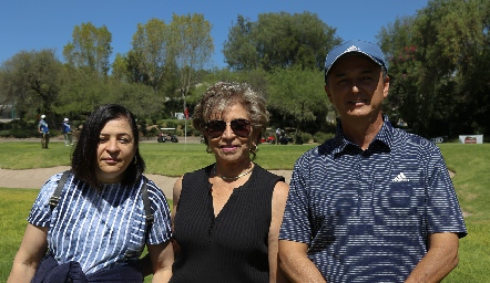  Alejandra Godínez, Vicky Godínez y Jorge Narváez.