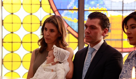  Sara Guzmán y Diego Vivanco con su hija Loretta.