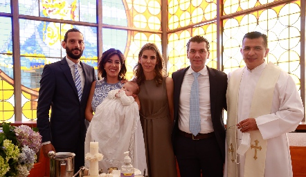  Sebastián Tovar, Mireya Pérez, Sara Guzmán, Diego Vivanco y el padre  Rubén Pérez Ortiz con Loretta.
