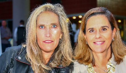  Claudia Quiroz y Rocío Gallegos.