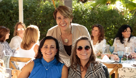  Susana Salgado, Adriana Valle y Claudette Mahbub.