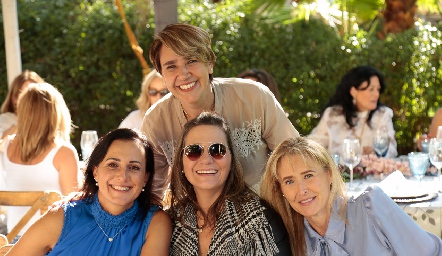  Susana Salgado, Adriana Valle, Claudette Mahbub y Sandra Revilla.