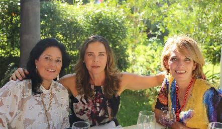  Lourdes del Valle, Lourdes Amador y Verónica Dávalos.
