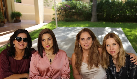  Cynthia Sánchez, Gaby Martínez, Alba Altamirano y Maiela Conde.