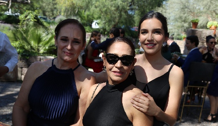  Maribel Rico, Leticia Artolózaga y Montse Villanueva.