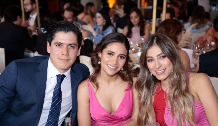  Alejandro, María José y Claudia Rodríguez.