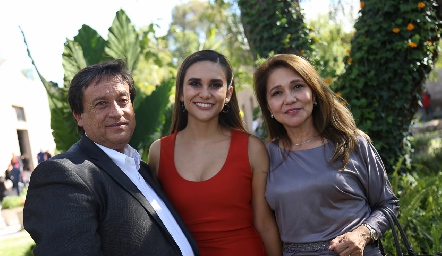 Ernesto Torres, Daniela Torres y Alicia Maldonado.