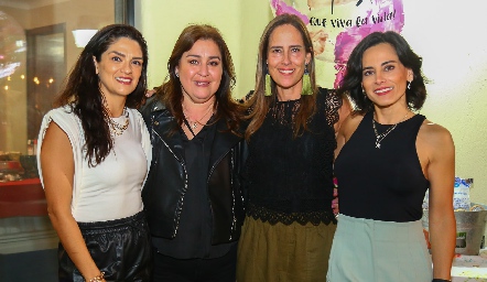  Daniela Gutiérrez, Deyanira Cázares, Adriana Pedroza y Anilú Enríquez.