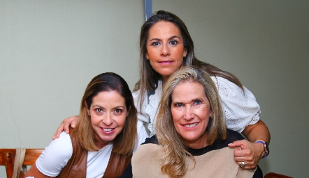  Cecilia Limón, Michelle Zarur y Claudia Quiroz.