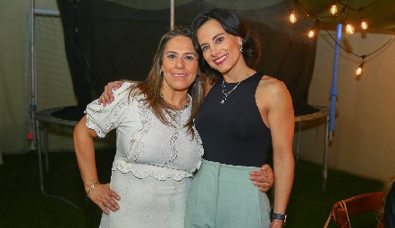  Michelle Zarur y Anilú Enríquez.
