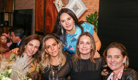  Alejandra Güemes, Mónica Torres, Ana Paula Valdés, Gaby Artolózaga y Sofía Bárcena.