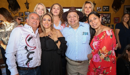  María Sánchez, Tessie Gordoa, Claudia García, Alan Ríos, Doris Gandy, Jesús Siller y Liliana Martínez.