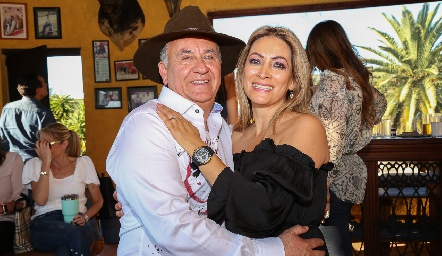  Alan Ríos y Doris Gandy se comprometieron en matrimonio.