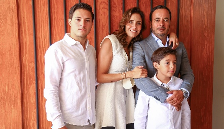 Alejandro Stevens, Ana Luisa Díaz de León, Alejandro Stevens y Conrado Stevens.