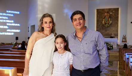  Mónica Portillo y Juan Manuel González con su hija Moni .
