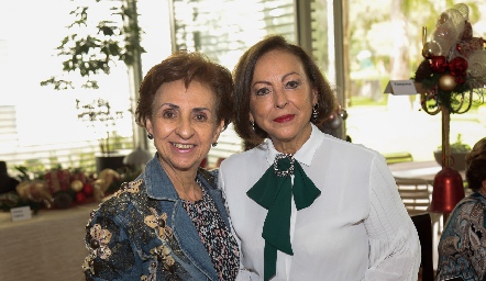  Alicia Martínez y Rebeca Conichi.