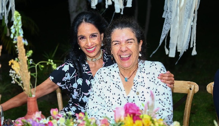  Rosy Hernández y Lourdes Achotegui.
