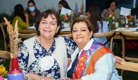 Lety Morales y Ofelia Macías.
