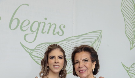  Marisa Tobías con su abuela Melita de Tobías.