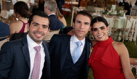  Rodrigo Pérez, Abraham y Marily Tobías.