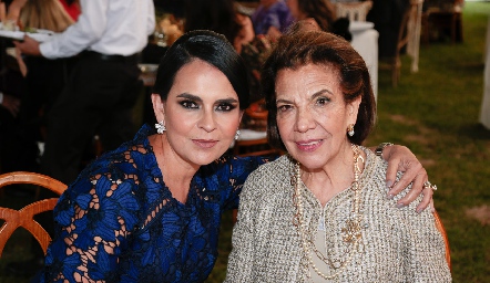  Marily Tobías y Emelia Gómez.