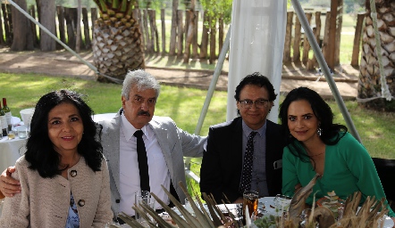  Martha y Alfonso Martínez, Moisés González y Carla Ruiz.