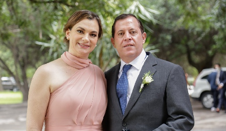Grabiela Padilla y Benito García, papás del novio.