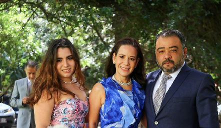  Elena Villanueva, Ana Elena Orozco y Alfonso Villanueva.