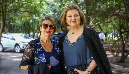  Olivia Rochín y Mary Carmen Hernández.