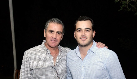  Eduardo Gómez Garza con su hiji Eduardo Gómez.