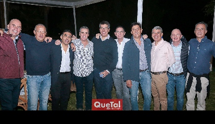  Eduardo Gómez con sus amigos.