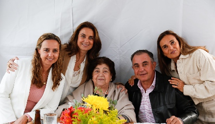  Marcela Alcalde, Rocío Alcalde, Tití Nava, Javier y Vero Alcalde.