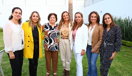  Cristina Alcalde, Roxana Serna, Tití Nava, Vero, Marcela, Rocío y Nuria Alcalde.