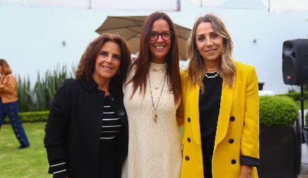  Lucila Hernández, Delia Iduarte y Roxana Serna.
