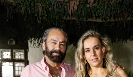 Oscar Torres Corzo con su hija Mónica.