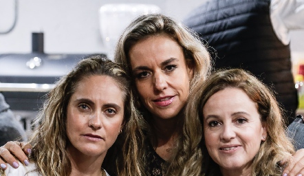  Viviana Navarro, Mónica Torres y Romina Madrazo.