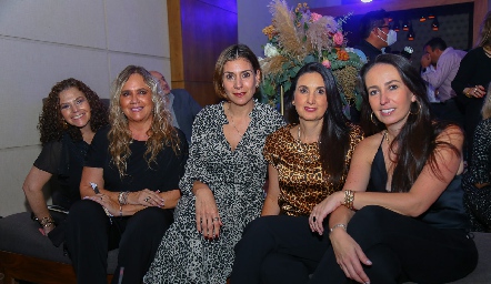 Mónica Suárez, Ana Clara Bárcena, Lucrecia del Villar, Erika Muñoz y Ximena Burberg.