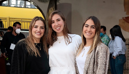  Mónica Salinas, Adriana Almaguer y Fernanda García.