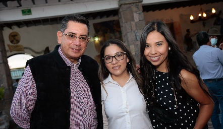  Roberto López, Marisa Mendiola y Alejandra Romero.