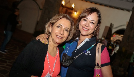  Angélica Navarro y Angy Gutiérrez.