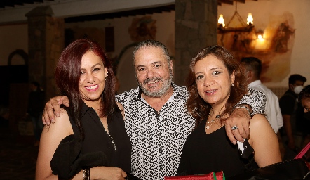  Sonia Villalpando, Ricardo Delgadillo y Maru Bustos.